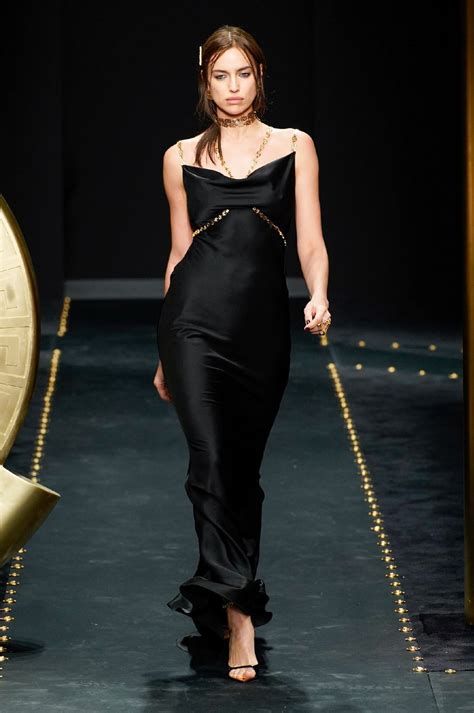 sfilata versace 25 settembre 2020|Versace Women’s Spring.